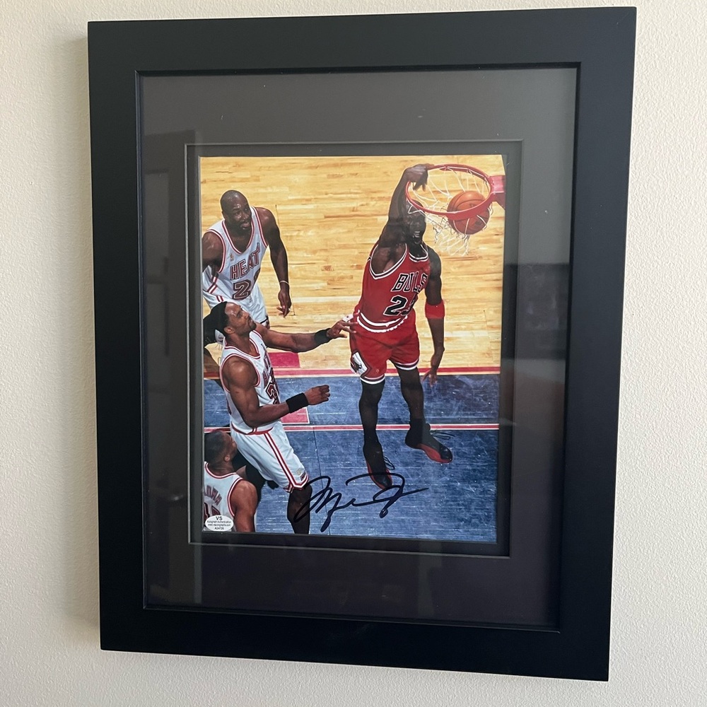 Signed and framed Michael Jordan picture with Certificate of Authenticity